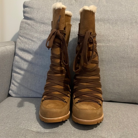 NEW! UGG BOOTS Size 6.5 - Picture 2 of 10